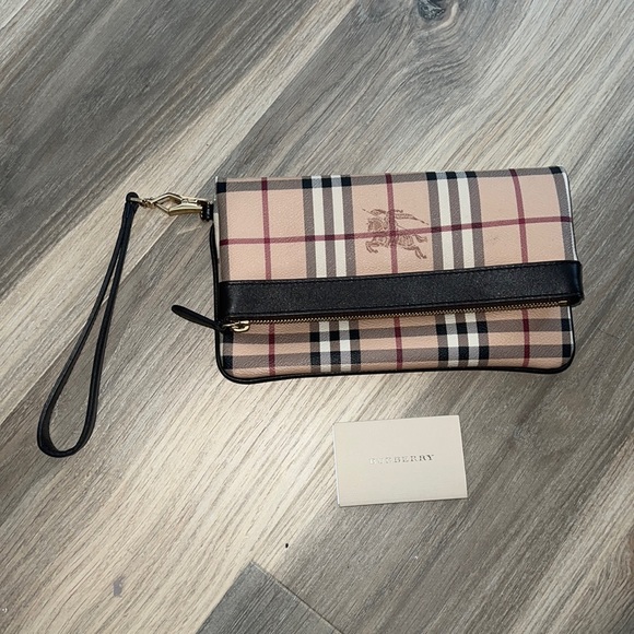 Burberry Handbags - Burberry clutch